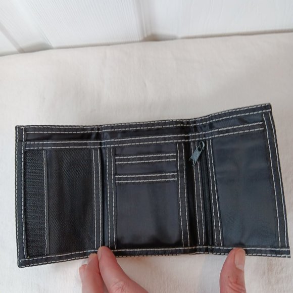 Tracker Hearts Graphic Wallet Colorful Fabric Unisex NWOT - Picture 8 of 14